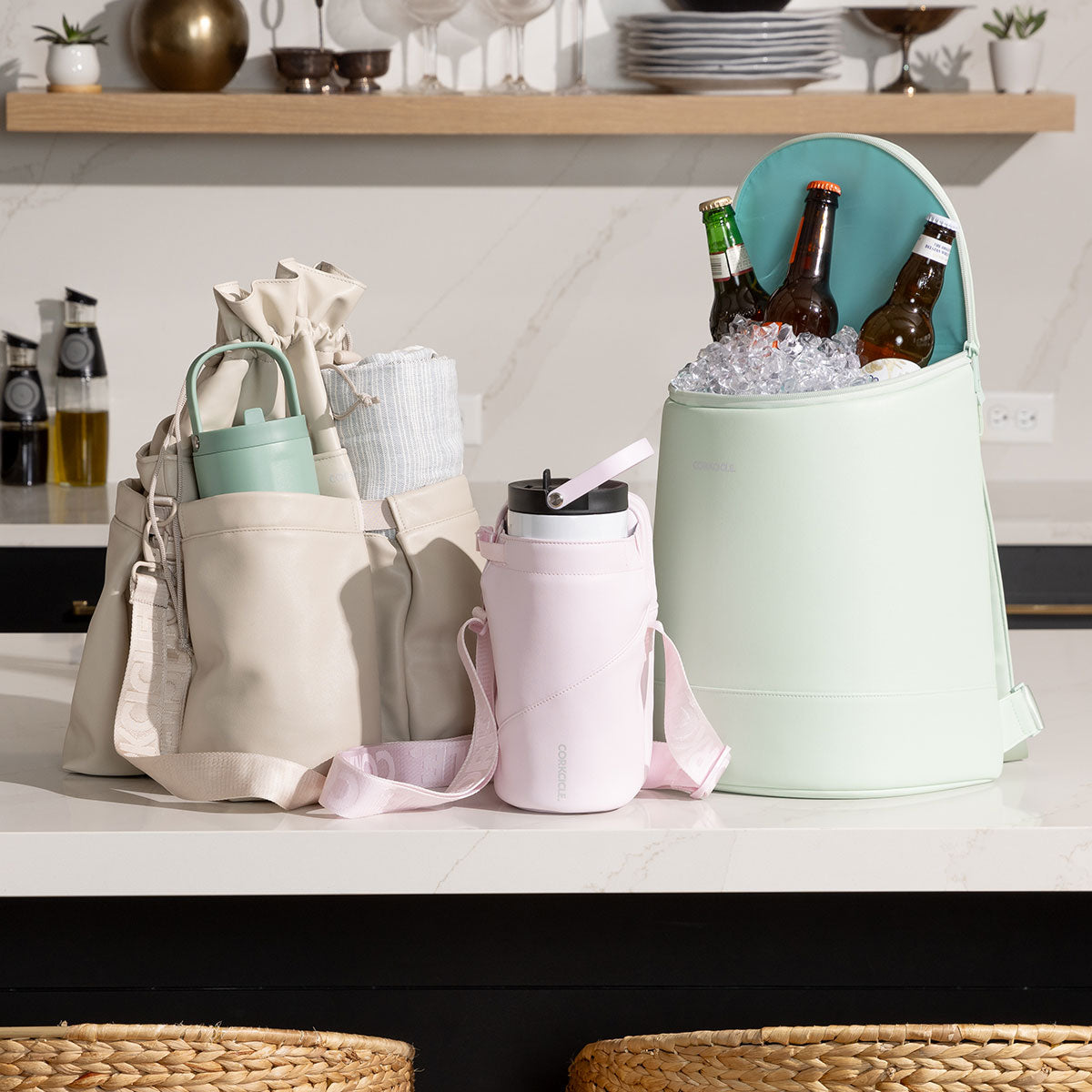 beverage-bucket-bag-k0 6c4793ad3b8e--group-lifestyle1.jpg