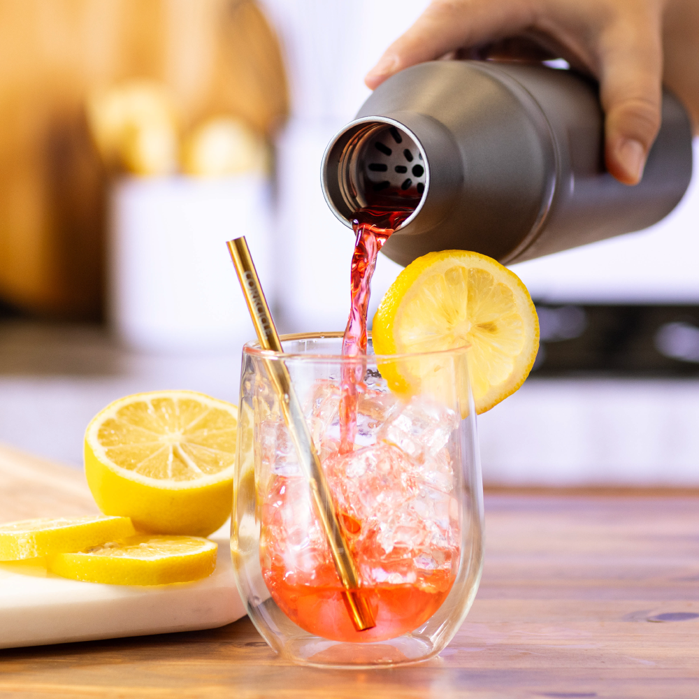 cocktail-shaker-lid-b8 Cocktail_Shaker_lifestyle_1_0f873eef-26b9-477a-b301-4dde25c00201.png